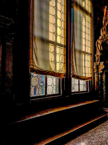 Sunlight in the Palazzo par Thomas Dellert, Photographie en vente sur Singulart