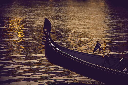 Gondola Sunset par Thomas Dellert, Photographie en vente sur Singulart