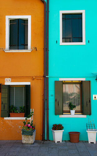 Venice Burano Orange and Turquoise par Thomas Dellert, Photographie en vente sur Singulart