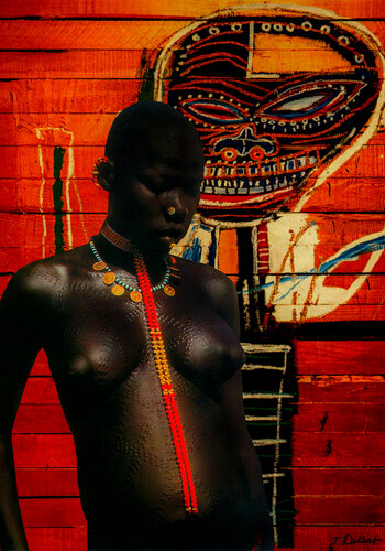 An African Girl and Basquiat.   ( after Leni Riefenstahl and jean Michel Basquiat ) par Thomas Dellert, Photographie en vente sur Singulart