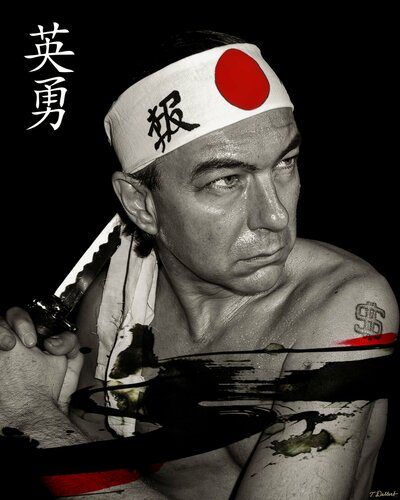 The Dollar Samurai. Artist Thomas Dellert / Tommy Dollar as Mishima di Thomas Dellert, Fotografia in vendita su Singulart