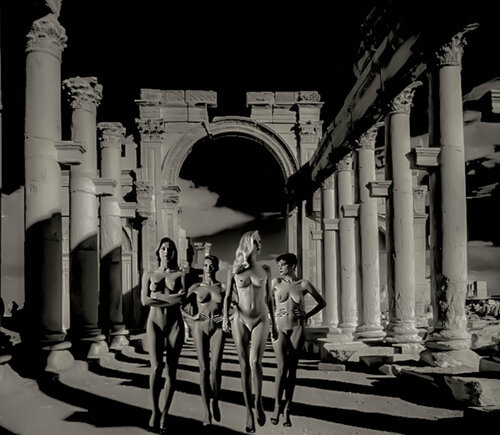 Naked in Palmyra par Thomas Dellert, Photographie en vente sur Singulart