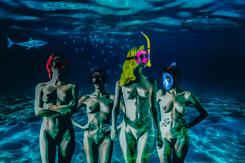 Naked on the  Sea Bed on bottom of the Ocean par Thomas Dellert, Photographie en vente sur Singulart
