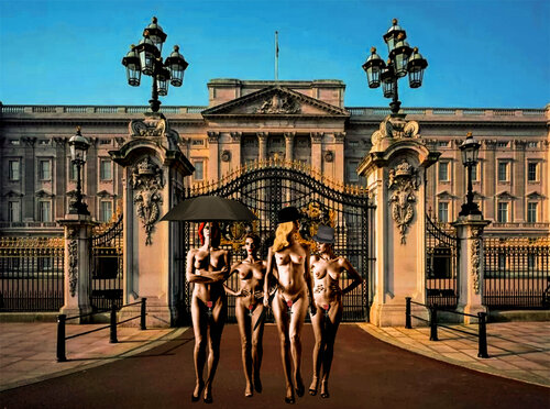 Naked at the Queens Gate par Thomas Dellert, Photographie en vente sur Singulart