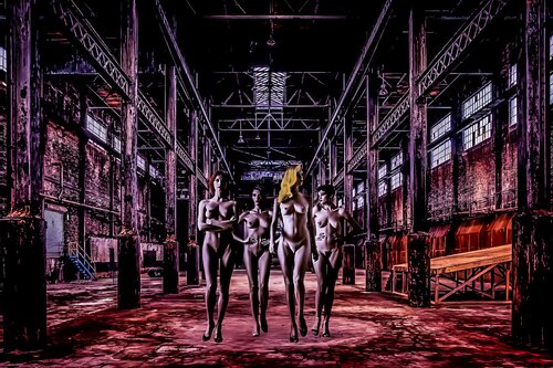 Naked in the empty Factory two de Thomas Dellert, Fotografía a la venta en Singulart