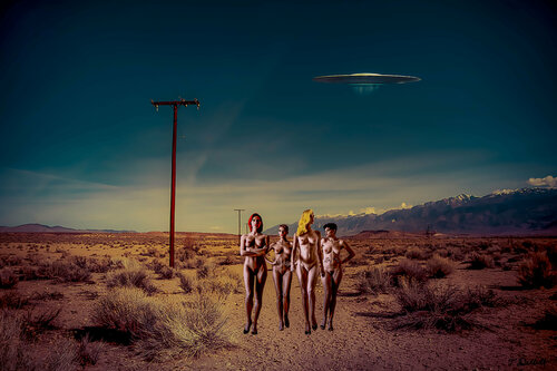 Naked Close Encounter  with the Aliens van Thomas Dellert, Fotografie te koop op Singulart
