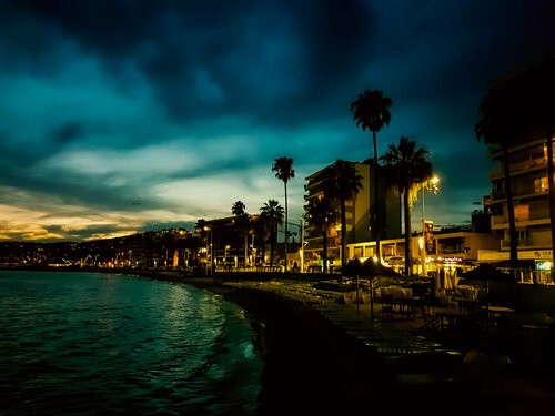 Beach at night French Riviera van Thomas Dellert, Fotografie te koop op Singulart