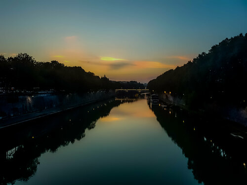 Fiume Tevere mattina presto -Roma par Thomas Dellert, Photographie en vente sur Singulart