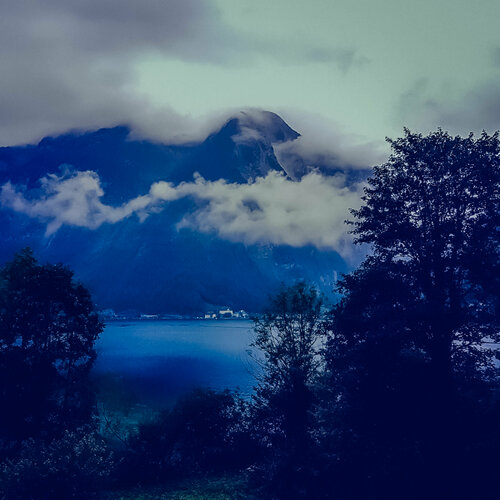 Österreichische Landschaft im Morgennebel par Thomas Dellert, Photographie en vente sur Singulart