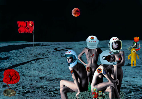 Naked Russians on the Moon par Thomas Dellert, Photographie en vente sur Singulart