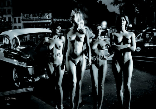 Naked on Place Blanch Paris Thomas Dellert