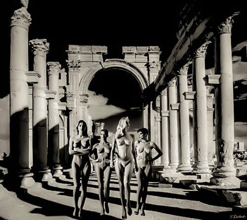 Naked in Palmyra van Thomas Dellert, Fotografie te koop op Singulart