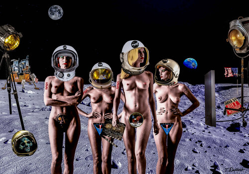 Naked in a Fake Moon landing   ( created  on earth  1969 in area 51 by Stanley Kubrick) Thomas Dellert