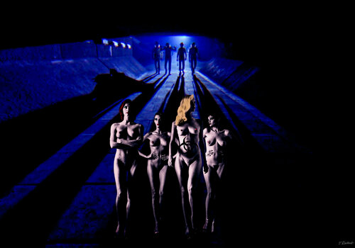 Naked in the Covid 19 tunnel van Thomas Dellert, Fotografie te koop op Singulart