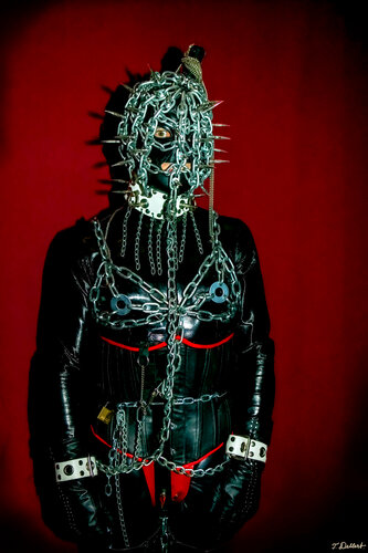 Spike Wo-Man par Thomas Dellert, Photographie en vente sur Singulart