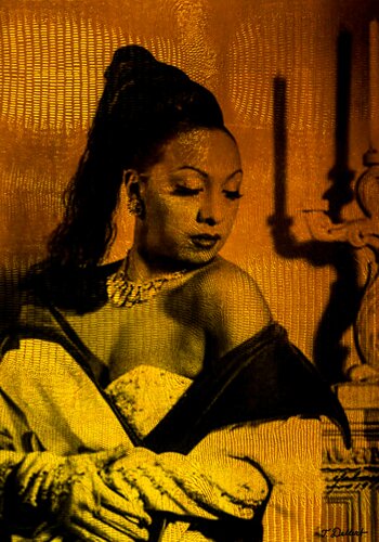 Josephine with the skin of a kamelion par Thomas Dellert, Photographie en vente sur Singulart