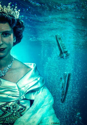Queen of a Sinking World von Thomas Dellert, Fotografie kaufen auf Singulart