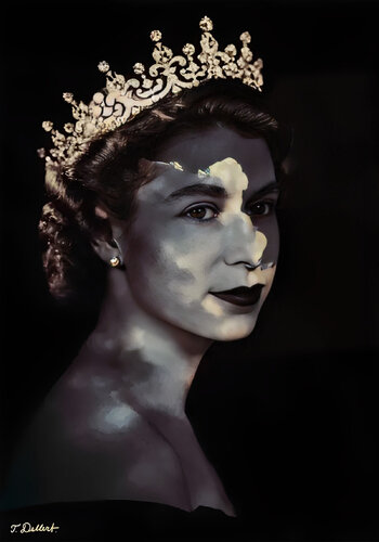 Queen Elizabeth the second   in Heaven         ( Portrait ten ) par Thomas Dellert, Photographie en vente sur Singulart