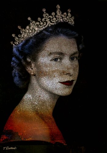 Queen Elizabeth the second     ( Portrait twelve ) par Thomas Dellert, Photographie en vente sur Singulart