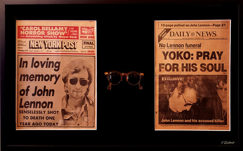 John Lennon  ( unique vintage sun glasses worn by Lennon  given to me by his first wife Cynthia Lennon  ) di Thomas Dellert, Opera su carta in vendita su Singulart