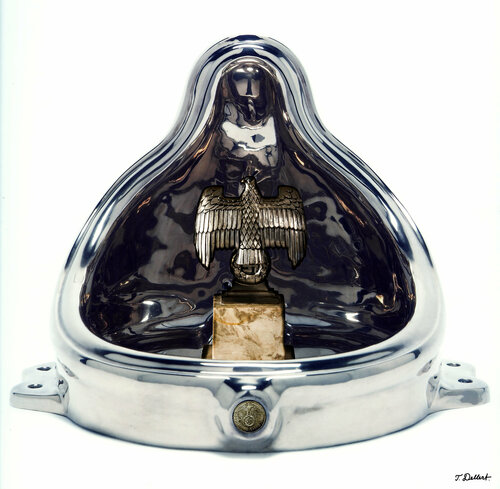 German Eagle in Fountain ( after Marcel Duchamp ) de Thomas Dellert, Fotografía a la venta en Singulart