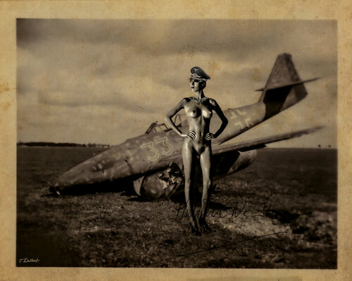 Helmuts naked Hanna Thomas Dellert