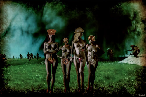 Brides of War    homage to Helmut Newton par Thomas Dellert, Photographie en vente sur Singulart