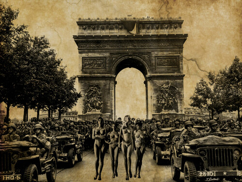 Naked Anti War Girls on Parade.    homage to Helmut Newton at the Liberation of Paris von Thomas Dellert, Fotografie kaufen auf Singulart