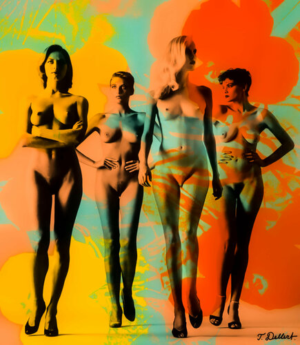 FLOWER POWER GIRLS   ( Helmut Newton and Andy Warhol in a light-box ) di Thomas Dellert, Fotografia in vendita su Singulart
