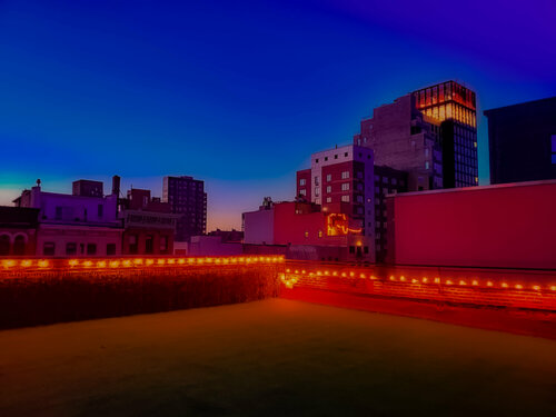 THE NIGHT IS BURNING.  ( Manhattan Rooftop in lights  in a light-box ) di Thomas Dellert, Fotografia in vendita su Singulart