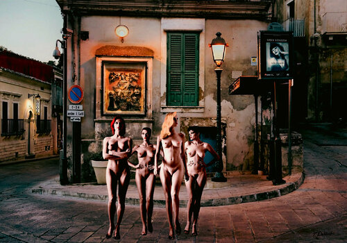 Naked in the Italian Night di Thomas Dellert, Fotografia in vendita su Singulart