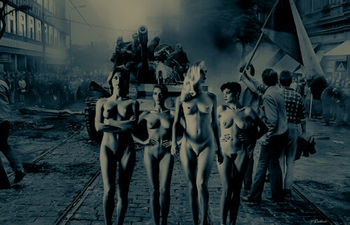 Naked in the Russian Invasion in Czechoslovakia di Thomas Dellert, Fotografia in vendita su Singulart