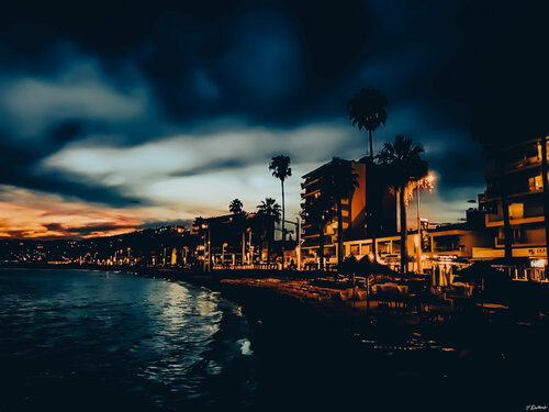 Evening  at the French Riviera par Thomas Dellert, Photographie en vente sur Singulart