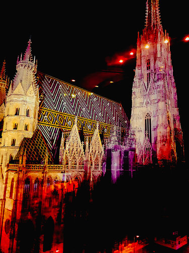 VIENNA.  St. Stephen's Cathedral at night par Thomas Dellert, Photographie en vente sur Singulart
