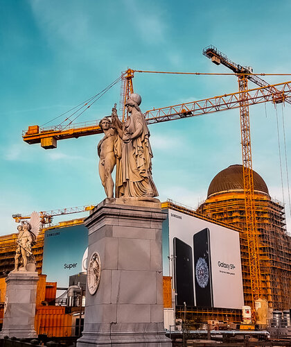Berlin. Statuen auf der Schloßbrücke par Thomas Dellert, Photographie en vente sur Singulart