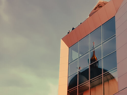 The Old Berlin Cathedral in modern reflection par Thomas Dellert, Photographie en vente sur Singulart