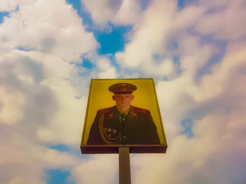 Checkpoint Charlie Berlin   ( Russian Sector- Soviet Union side ) par Thomas Dellert, Photographie en vente sur Singulart