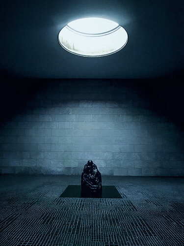Käthe Kollwitz And Berlin‘s Neue Wache par Thomas Dellert, Photographie en vente sur Singulart