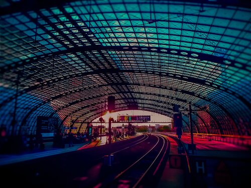 S-Bahnhof Fredrichstraße im Sonnenuntergang Thomas Dellert