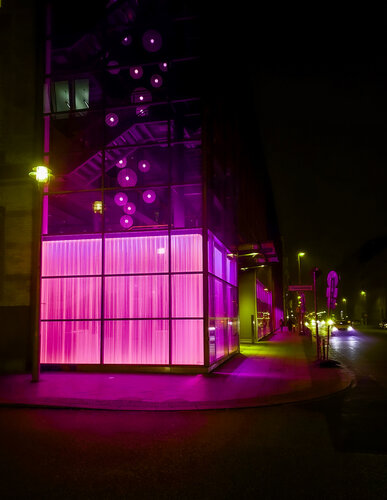 Pink night in Berlin von Thomas Dellert, Fotografie kaufen auf Singulart