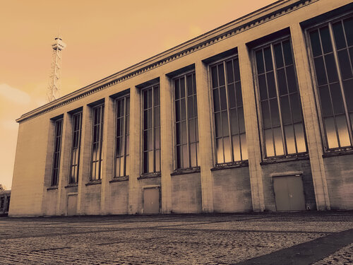 Berlin Messe Halle   ( sepia ) Thomas Dellert