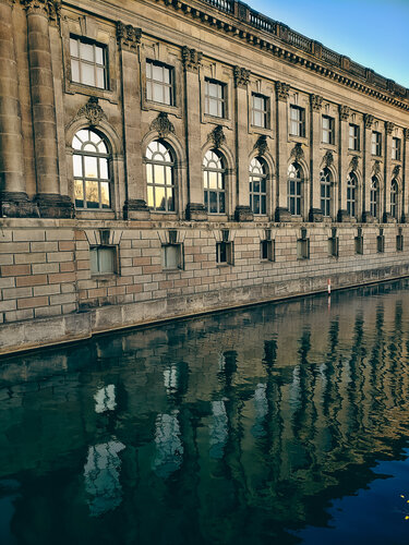 Alte Nationalgalerie (Old National Gallery)  with reflection of time in the river Spree von Thomas Dellert, Fotografie kaufen auf Singulart