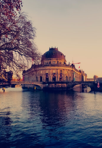 Altes Museum, designed by Karl Friedrich Schinkel in 1830  on the Berlin Museum Island von Thomas Dellert, Fotografie kaufen auf Singulart