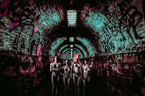 Out of the Tunnel par Thomas Dellert, Photographie en vente sur Singulart