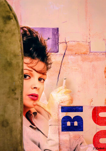 JUDY smoking in the night par Thomas Dellert, Photographie en vente sur Singulart