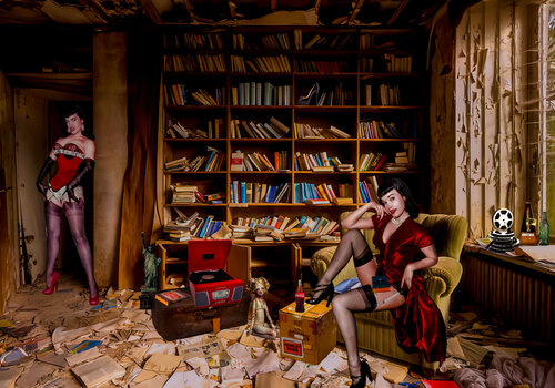 Never judge the Book by its Cover di Thomas Dellert, Fotografia in vendita su Singulart