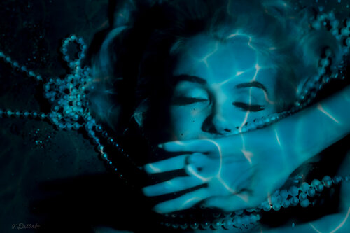 Silent Godess .     MMM = Marilyn Mermaid Monroe de Thomas Dellert, Fotografía a la venta en Singulart