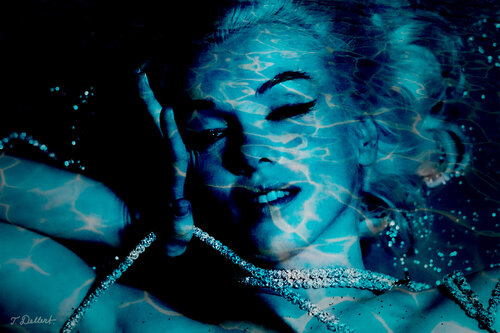Drifting Away.  MMM= Marilyn Mermaid Monroe de Thomas Dellert, Fotografía a la venta en Singulart