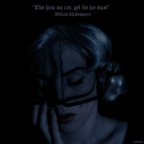 GRIEF.         (The nightmare Marilyn had about being present at her own funeral ) de Thomas Dellert, Fotografía a la venta en Singulart