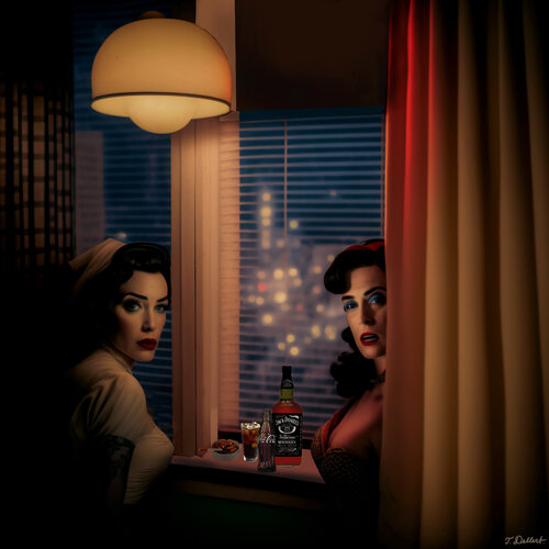 New York Night Sisters par Thomas Dellert, Photographie en vente sur Singulart
